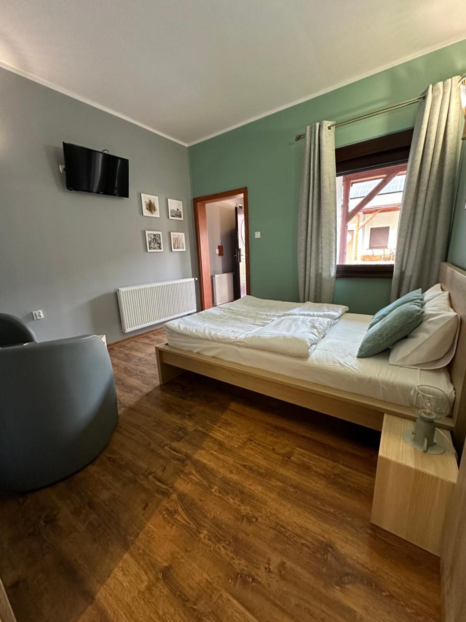 Hotel Nenufar Premium Koscian Luaran gambar